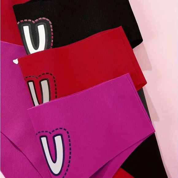 3️⃣7️⃣6️⃣ Valentine's 3-Pack Soft-Stretch Hipster Panties - Picture 4 of 8
